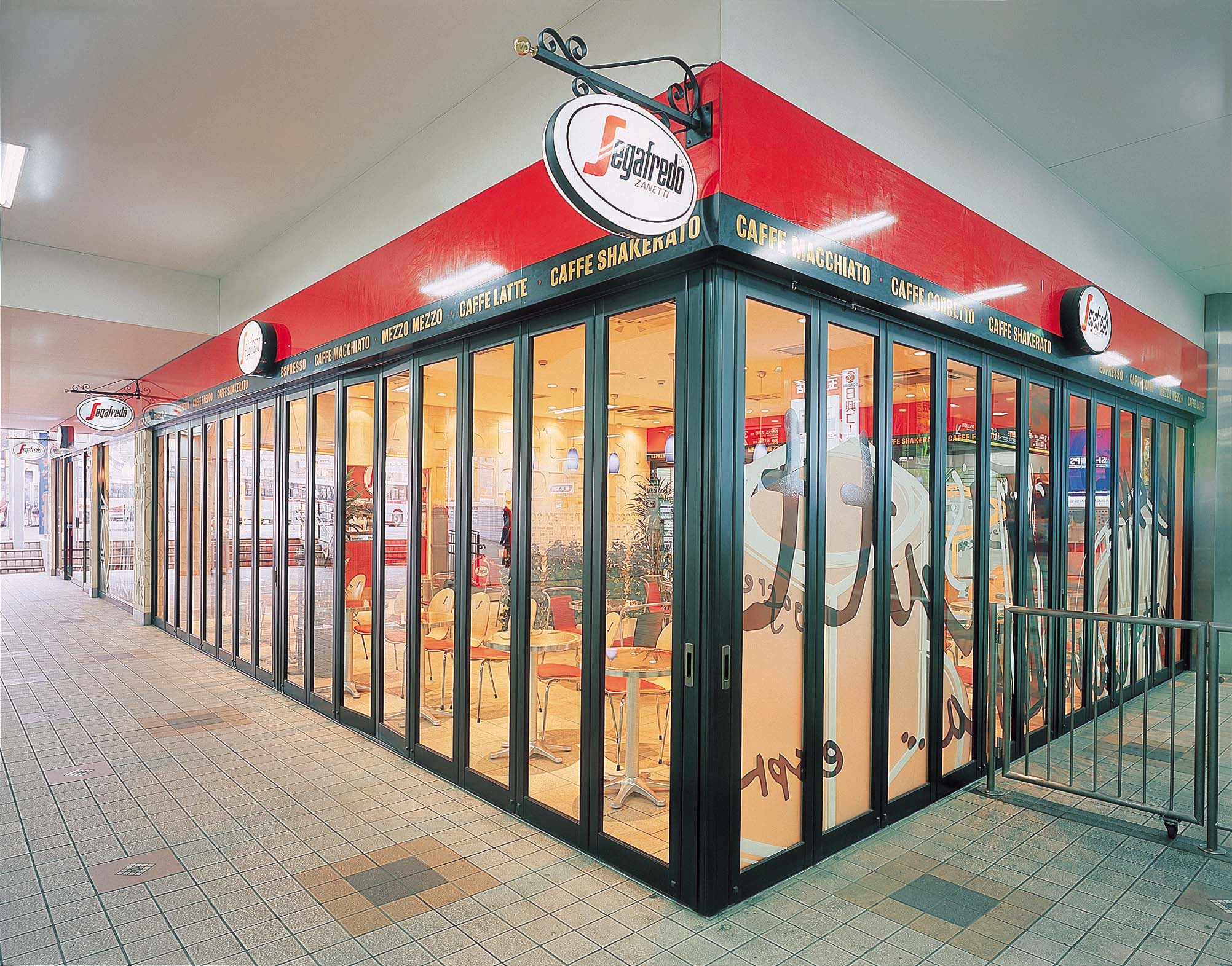 イスターカーテン(現行型)