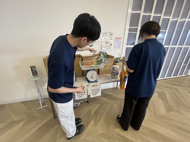 規格外野菜販売の様子